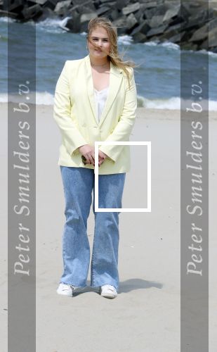 Den haag 30 juni 2023
Fotosessie op het strand Koning Willem Alexander, koningin Maxima en prinses Ariane, Prinses  Amalia en Prinses Alexia poseren tijdens de fotosessie op het strand met hond mambo.