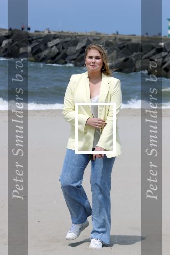 Den haag 30 juni 2023
Fotosessie op het strand Koning Willem Alexander, koningin Maxima en prinses Ariane, Prinses  Amalia en Prinses Alexia poseren tijdens de fotosessie op het strand met hond mambo.