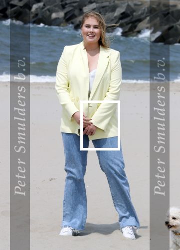 Den haag 30 juni 2023
Fotosessie op het strand Koning Willem Alexander, koningin Maxima en prinses Ariane, Prinses  Amalia en Prinses Alexia poseren tijdens de fotosessie op het strand met hond mambo.