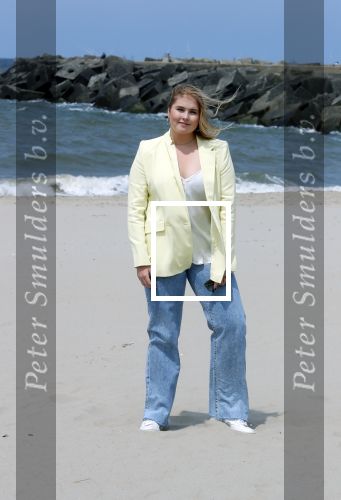 Den haag 30 juni 2023
Fotosessie op het strand Koning Willem Alexander, koningin Maxima en prinses Ariane, Prinses  Amalia en Prinses Alexia poseren tijdens de fotosessie op het strand met hond mambo.