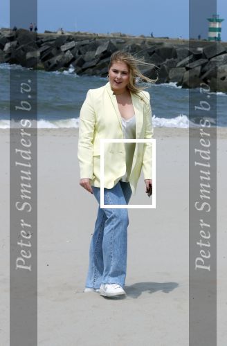 Den haag 30 juni 2023
Fotosessie op het strand Koning Willem Alexander, koningin Maxima en prinses Ariane, Prinses  Amalia en Prinses Alexia poseren tijdens de fotosessie op het strand met hond mambo.