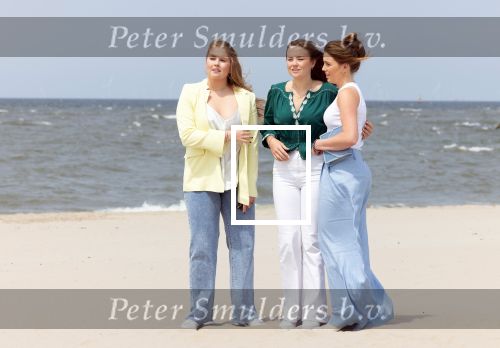 Den haag 30 juni 2023
Fotosessie op het strand Koning Willem Alexander, koningin Maxima en prinses Ariane, Prinses  Amalia en Prinses Alexia poseren tijdens de fotosessie op het strand met hond mambo.