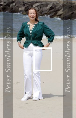 Den haag 30 juni 2023
Fotosessie op het strand Koning Willem Alexander, koningin Maxima en prinses Ariane, Prinses  Amalia en Prinses Alexia poseren tijdens de fotosessie op het strand met hond mambo.
