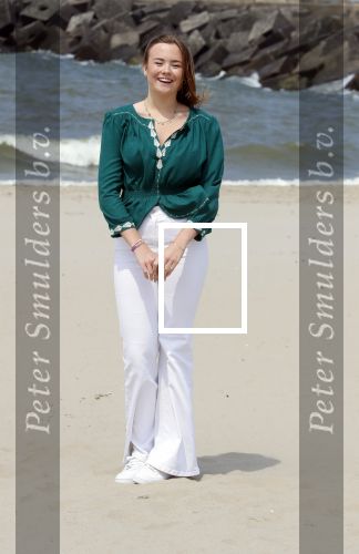 Den haag 30 juni 2023
Fotosessie op het strand Koning Willem Alexander, koningin Maxima en prinses Ariane, Prinses  Amalia en Prinses Alexia poseren tijdens de fotosessie op het strand met hond mambo.