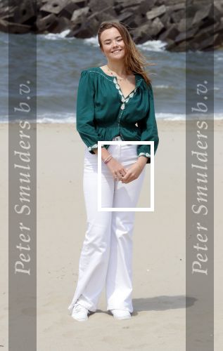 Den haag 30 juni 2023
Fotosessie op het strand Koning Willem Alexander, koningin Maxima en prinses Ariane, Prinses  Amalia en Prinses Alexia poseren tijdens de fotosessie op het strand met hond mambo.