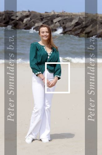Den haag 30 juni 2023
Fotosessie op het strand Koning Willem Alexander, koningin Maxima en prinses Ariane, Prinses  Amalia en Prinses Alexia poseren tijdens de fotosessie op het strand met hond mambo.