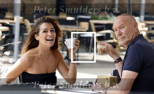 Naarden 17 juli 2023
Quinty Trustfull met haar manager Hans v d Veen op terras in naarden Vesting