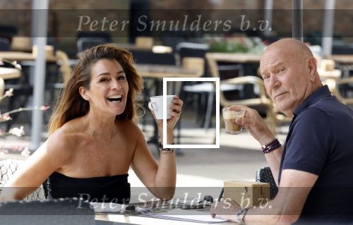 Naarden 17 juli 2023
Quinty Trustfull met haar manager Hans v d Veen op terras in naarden Vesting