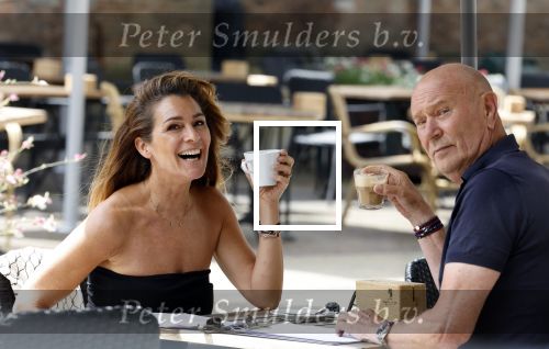 Naarden 17 juli 2023
Quinty Trustfull met haar manager Hans v d Veen op terras in naarden Vesting