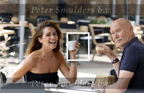 Naarden 17 juli 2023
Quinty Trustfull met haar manager Hans v d Veen op terras in naarden Vesting
