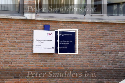 Assen 25 juli 2023
Rechtszaak Thijs Romer in de rechtbank van Assen Zijn moeder vader  Peter Romer en stiefmoeder kwamen met hem mee. Zijn advocaat is Wikke Monster