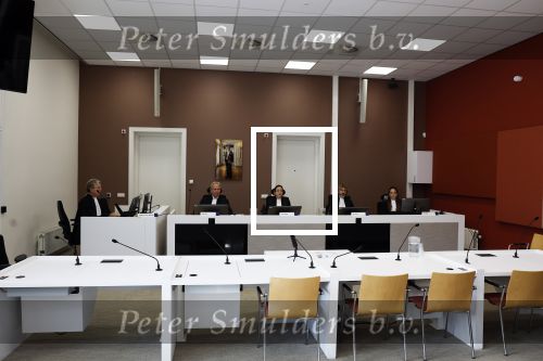 Assen 25 juli 2023
Rechtszaak Thijs Romer in de rechtbank van Assen Zijn moeder vader  Peter Romer en stiefmoeder kwamen met hem mee. Zijn advocaat is Wikke Monster