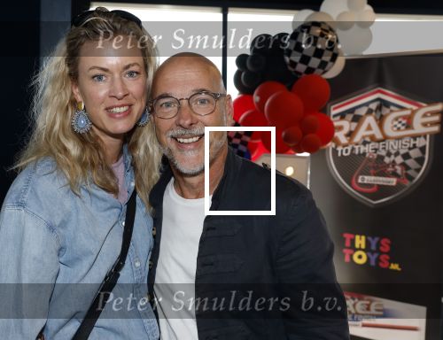 Zandvoort 6 juli 2023
Presentatie Formule 1 F1 spel van Robert Doornbos en Chantal Bles in de box van Redbull op circuitpark Zandvoort. Rob Kamphues met vriendin
