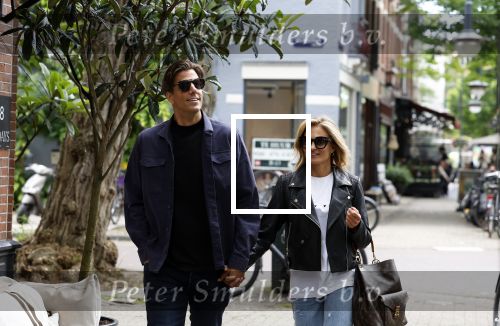 Amsterdam 6 juli 2023
Rob Kemps met zijn nieuwe vriendin Stephanie Klaver op straat in Amsterdam zuid.