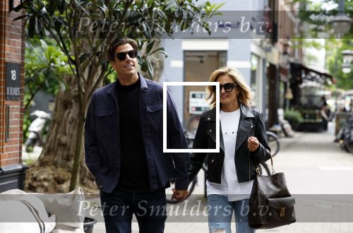 Amsterdam 6 juli 2023
Rob Kemps met zijn nieuwe vriendin Stephanie Klaver op straat in Amsterdam zuid.