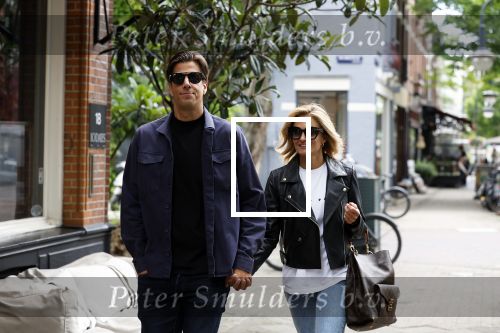 Amsterdam 6 juli 2023
Rob Kemps met zijn nieuwe vriendin Stephanie Klaver op straat in Amsterdam zuid.