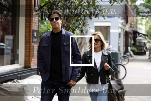 Amsterdam 6 juli 2023
Rob Kemps met zijn nieuwe vriendin Stephanie Klaver op straat in Amsterdam zuid.