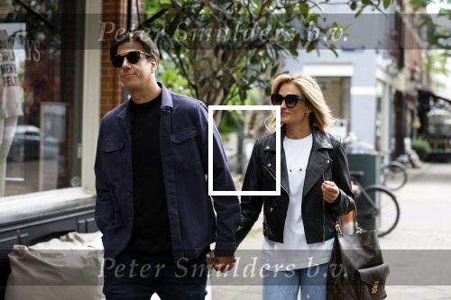 Amsterdam 6 juli 2023
Rob Kemps met zijn nieuwe vriendin Stephanie Klaver op straat in Amsterdam zuid.