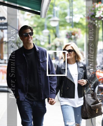 Amsterdam 6 juli 2023
Rob Kemps met zijn nieuwe vriendin Stephanie Klaver op straat in Amsterdam zuid.