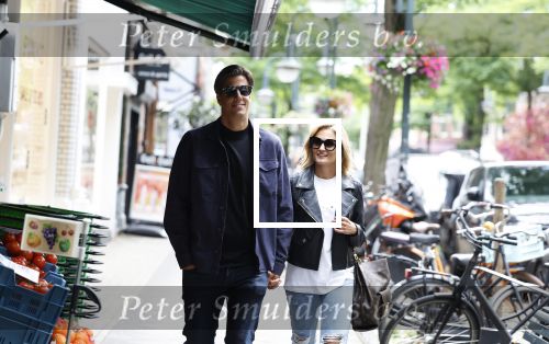 Amsterdam 6 juli 2023
Rob Kemps met zijn nieuwe vriendin Stephanie Klaver op straat in Amsterdam zuid.