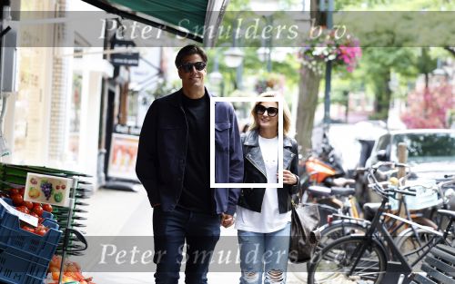 Amsterdam 6 juli 2023
Rob Kemps met zijn nieuwe vriendin Stephanie Klaver op straat in Amsterdam zuid.