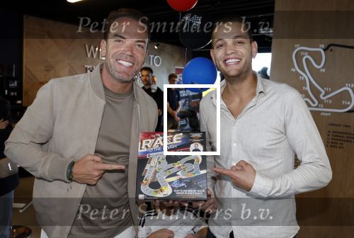 Zandvoort 6 juli 2023
Presenatie Formule 1 F1 spel van Robert Doornbos en Chantal Bles in de box van Redbull op circuitpark Zandvoort. Robert en Chahid Charrak (Dutch Performante)
