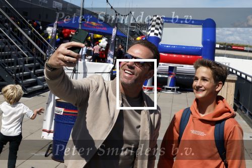 Zandvoort 6 juli 2023
Presentatie Formule 1 F1 spel van Robert Doornbos en Chantal Bles in de box van Redbull op circuitpark Zandvoort.