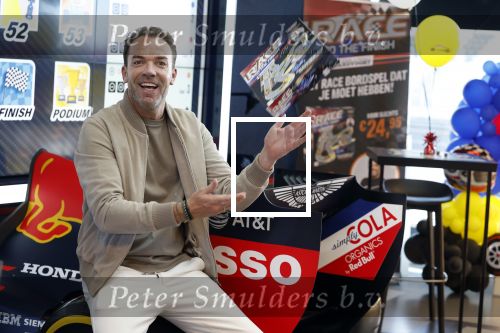 Zandvoort 6 juli 2023
Presentatie Formule 1 F1 spel van Robert Doornbos en Chantal Bles in de box van Redbull op circuitpark Zandvoort.