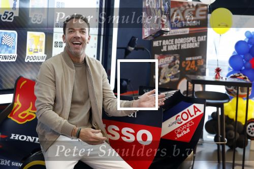 Zandvoort 6 juli 2023
Presentatie Formule 1 F1 spel van Robert Doornbos en Chantal Bles in de box van Redbull op circuitpark Zandvoort.