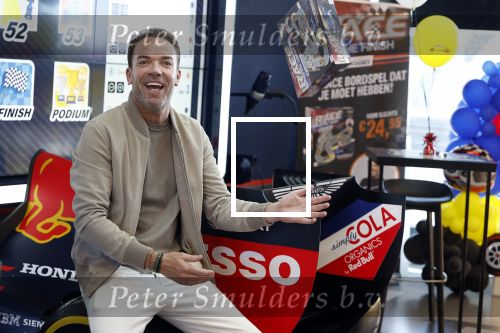 Zandvoort 6 juli 2023
Presentatie Formule 1 F1 spel van Robert Doornbos en Chantal Bles in de box van Redbull op circuitpark Zandvoort.