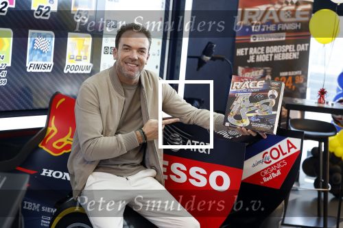 Zandvoort 6 juli 2023
Presentatie Formule 1 F1 spel van Robert Doornbos en Chantal Bles in de box van Redbull op circuitpark Zandvoort.