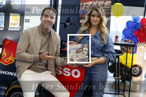 Zandvoort 6 juli 2023
Presentatie Formule 1 F1 spel van Robert Doornbos en Chantal Bles in de box van Redbull op circuitpark Zandvoort.