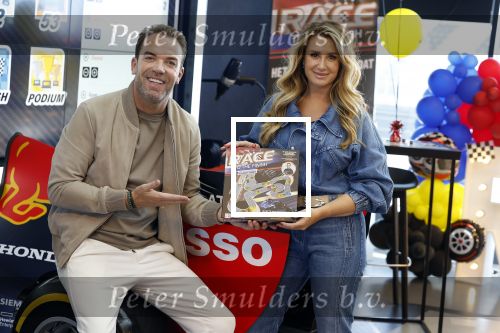 Zandvoort 6 juli 2023
Presentatie Formule 1 F1 spel van Robert Doornbos en Chantal Bles in de box van Redbull op circuitpark Zandvoort.