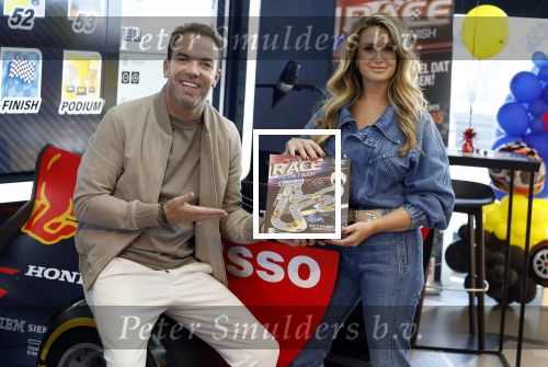 Zandvoort 6 juli 2023
Presentatie Formule 1 F1 spel van Robert Doornbos en Chantal Bles in de box van Redbull op circuitpark Zandvoort.