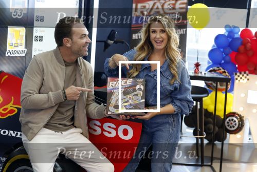 Zandvoort 6 juli 2023
Presentatie Formule 1 F1 spel van Robert Doornbos en Chantal Bles in de box van Redbull op circuitpark Zandvoort.