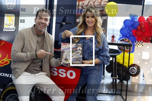 Zandvoort 6 juli 2023
Presentatie Formule 1 F1 spel van Robert Doornbos en Chantal Bles in de box van Redbull op circuitpark Zandvoort.