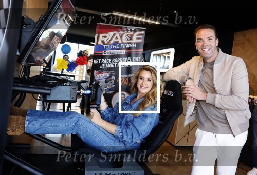 Zandvoort 6 juli 2023
Presentatie Formule 1 F1 spel van Robert Doornbos en Chantal Bles in de box van Redbull op circuitpark Zandvoort.