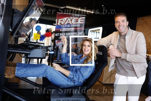 Zandvoort 6 juli 2023
Presentatie Formule 1 F1 spel van Robert Doornbos en Chantal Bles in de box van Redbull op circuitpark Zandvoort.
