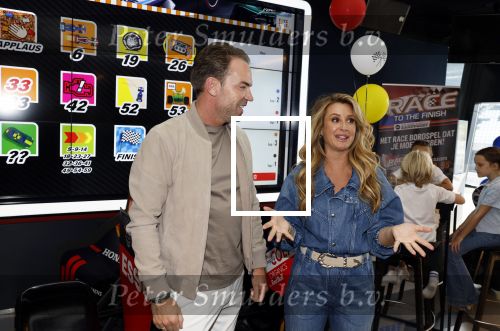 Zandvoort 6 juli 2023
Presentatie Formule 1 F1 spel van Robert Doornbos en Chantal Bles in de box van Redbull op circuitpark Zandvoort.