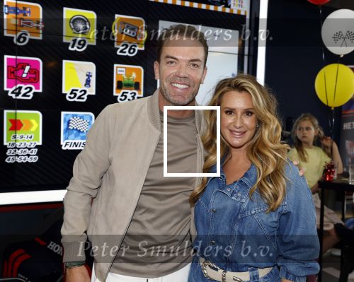 Zandvoort 6 juli 2023
Presentatie Formule 1 F1 spel van Robert Doornbos en Chantal Bles in de box van Redbull op circuitpark Zandvoort.