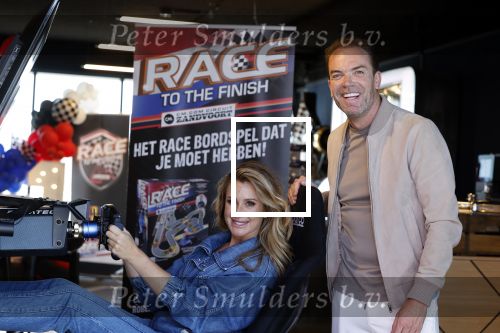 Zandvoort 6 juli 2023
Presentatie Formule 1 F1 spel van Robert Doornbos en Chantal Bles in de box van Redbull op circuitpark Zandvoort.