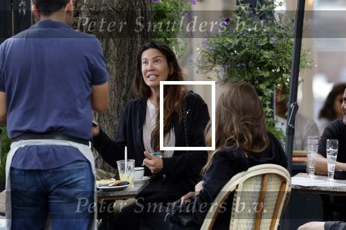 Amsterdam 14 juli 2023
Robine v d Meer met dochter en een vriendin  in Amsterdam zuid.