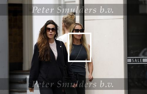 Amsterdam 14 juli 2023
Robine v d Meer met dochter en een vriendin  in Amsterdam zuid.