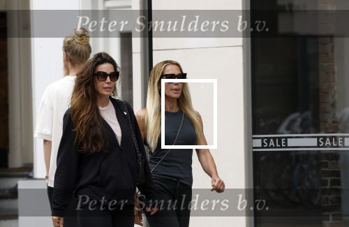 Amsterdam 14 juli 2023
Robine v d Meer met dochter en een vriendin  in Amsterdam zuid.