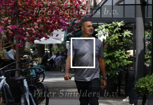 Amsterdam 18 juli 2023
Ruud Gullit en zijn vriendin Karin de Rooy op de cornelus Schuytstraat.