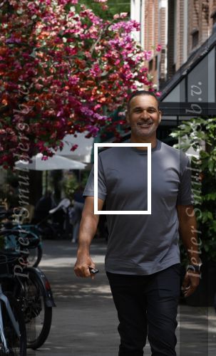 Amsterdam 18 juli 2023
Ruud Gullit en zijn vriendin Karin de Rooy op de cornelus Schuytstraat.