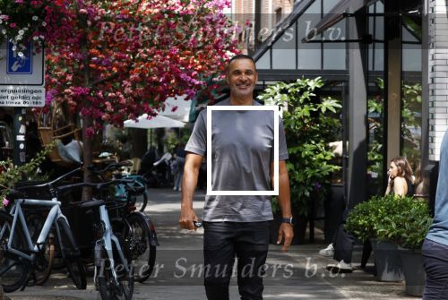 Amsterdam 18 juli 2023
Ruud Gullit en zijn vriendin Karin de Rooy op de cornelus Schuytstraat.