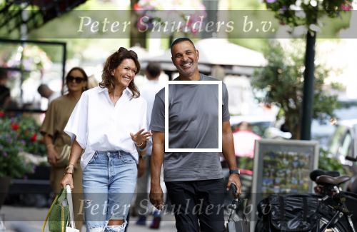 Amsterdam 18 juli 2023
Ruud Gullit en zijn vriendin Karin de Rooy op de cornelus Schuytstraat.