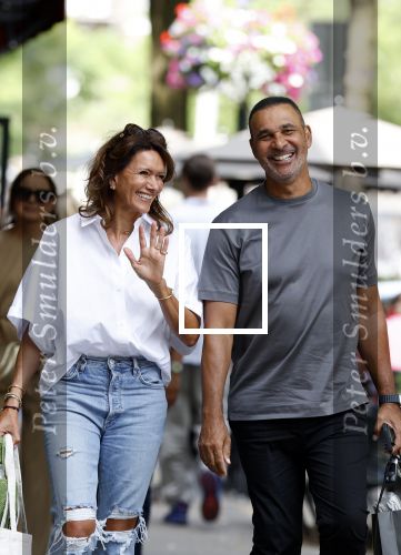 Amsterdam 18 juli 2023
Ruud Gullit en zijn vriendin Karin de Rooy op de cornelus Schuytstraat.