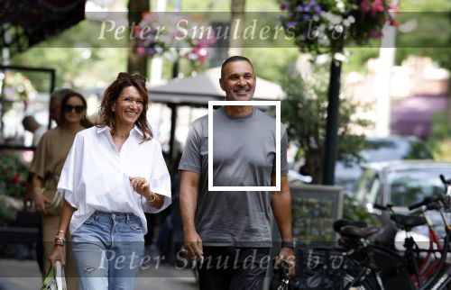 Amsterdam 18 juli 2023
Ruud Gullit en zijn vriendin Karin de Rooy op de cornelus Schuytstraat.